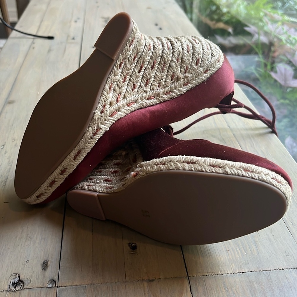 Tory Burch High Heels Wedge Espadrilles Pompoms Satin Merlot size 5.5 - Picture 8 of 10